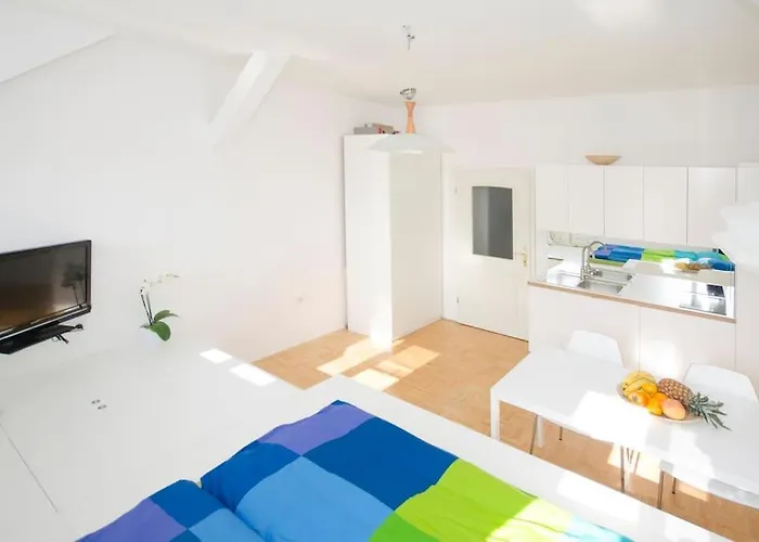 The Cute, Sunny In The Center +p *