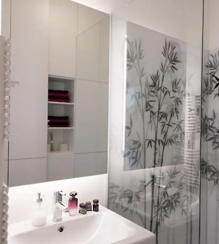 The Cute, Sunny In The Center +p Lublana