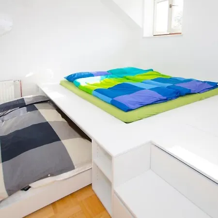 The Cute, Sunny In The Center +p Lublaň