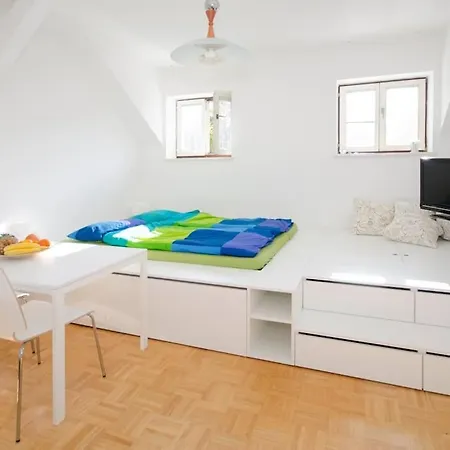 The Cute, Sunny In The Center +p Apartment *